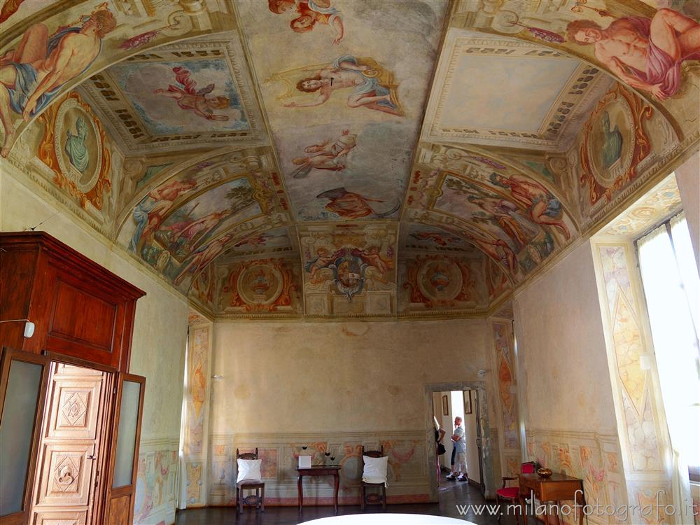 Cavernago (Bergamo, Italy) - Frescoed hall in the Castle of Cavernago